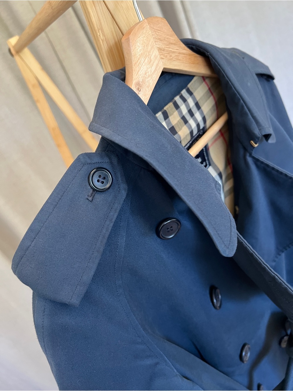 Vintage Burberry Navy Double-Breasted Trench Coat with Signature Check Lining - Picture 4 of 16